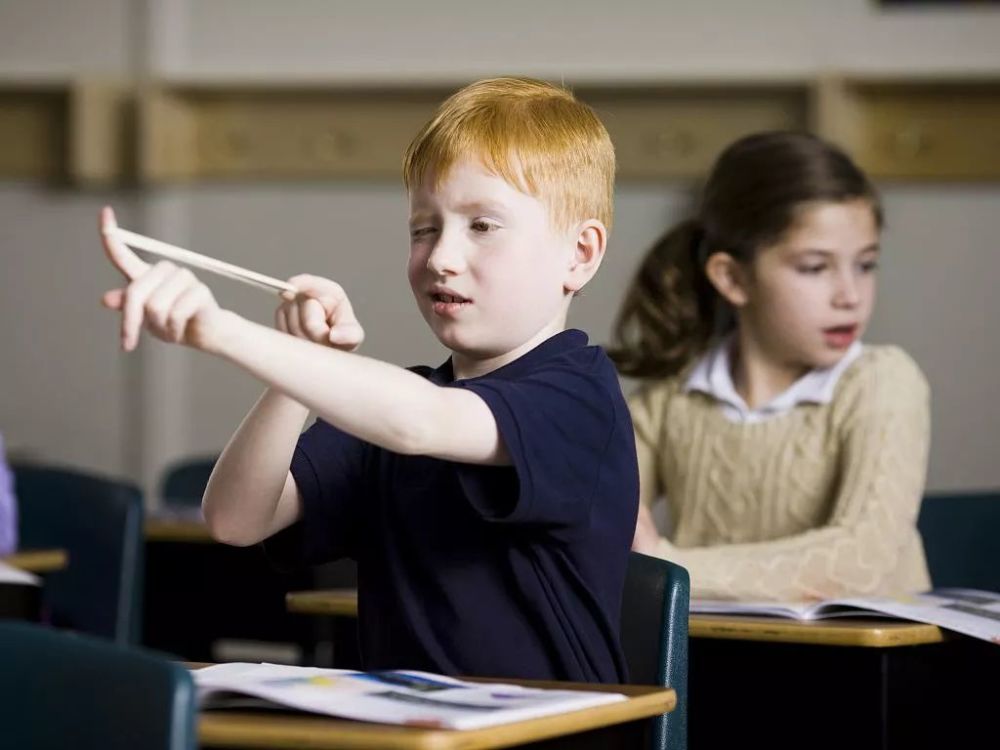 如何改善小孩子抽动症的表现?